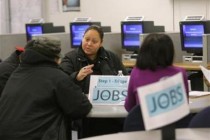 US Weekly Jobless Claims Remain Below 300,000